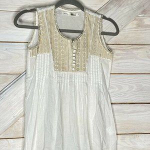 Solitaire Women’s Top Embroidered White Sleeveless Tan